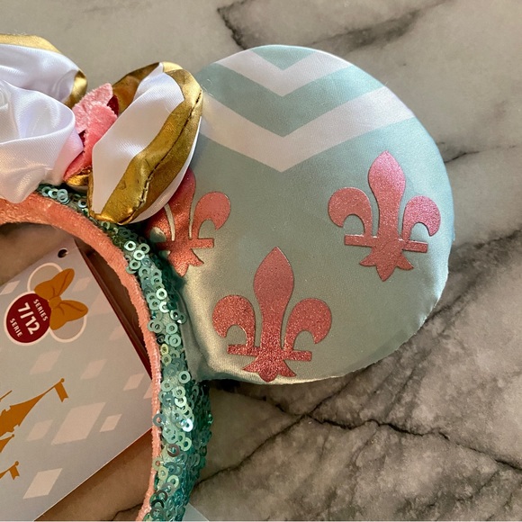 Disney Main Attraction King Arthur’s Carousel Minnie Ears - Picture 3 of 8